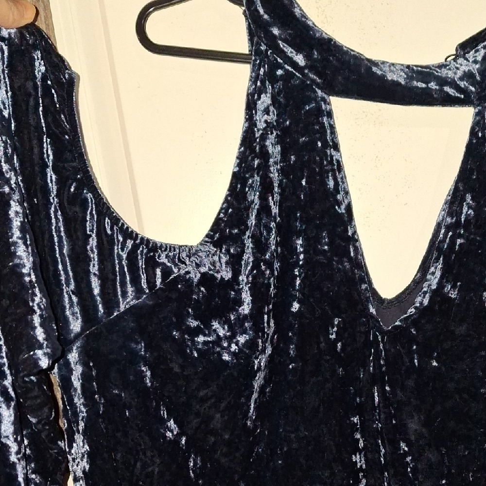 Cold Shoulder Top - Picture 2 of 2